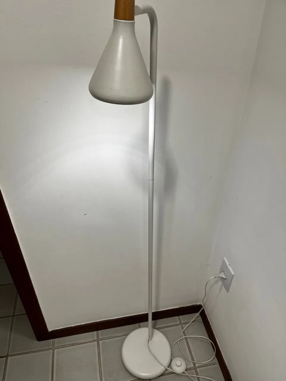 Luminária de chão branca - Foto 4