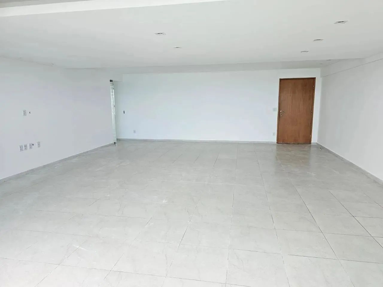 APARTAMENTO PARA ALUGUEL NO CORAÇÃO DO RECIFE POSSUI 247METROS COM 4 SUÍTES AP COM TODOS O - Foto 2