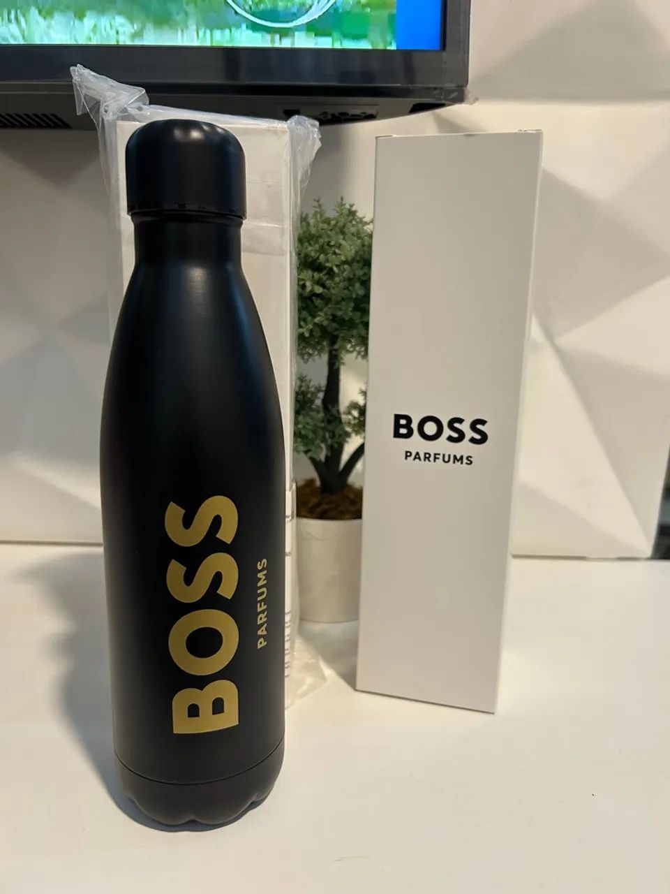 Garrafa térmica Hugo Boss 500ml - Foto 3