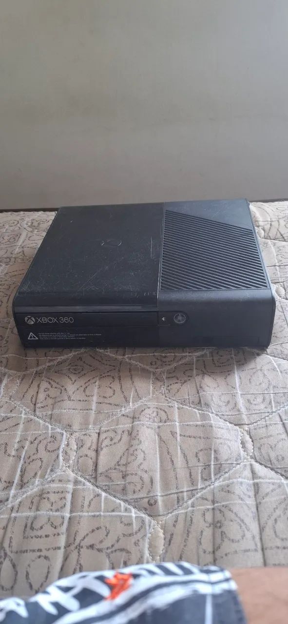 Vendo Xbox 360 com defeito de luz vermelha 