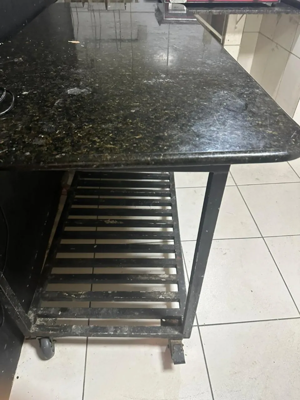 vendo mesa de marmore c/ rodinhas