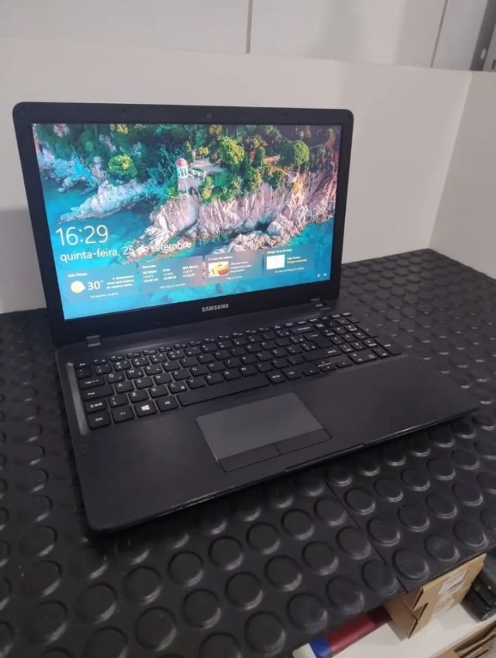 Samsung Notebook: Intel Core i5, 8GB, 256GB SSD and NVIDIA graphics card (card accepted)64317759008385120