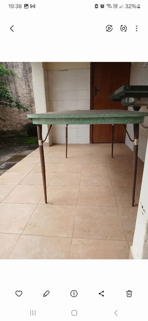 Mesa anos 60 com 6 cadeiras, com alguns detalhes  de desgaste pelo tempo. - Foto 2