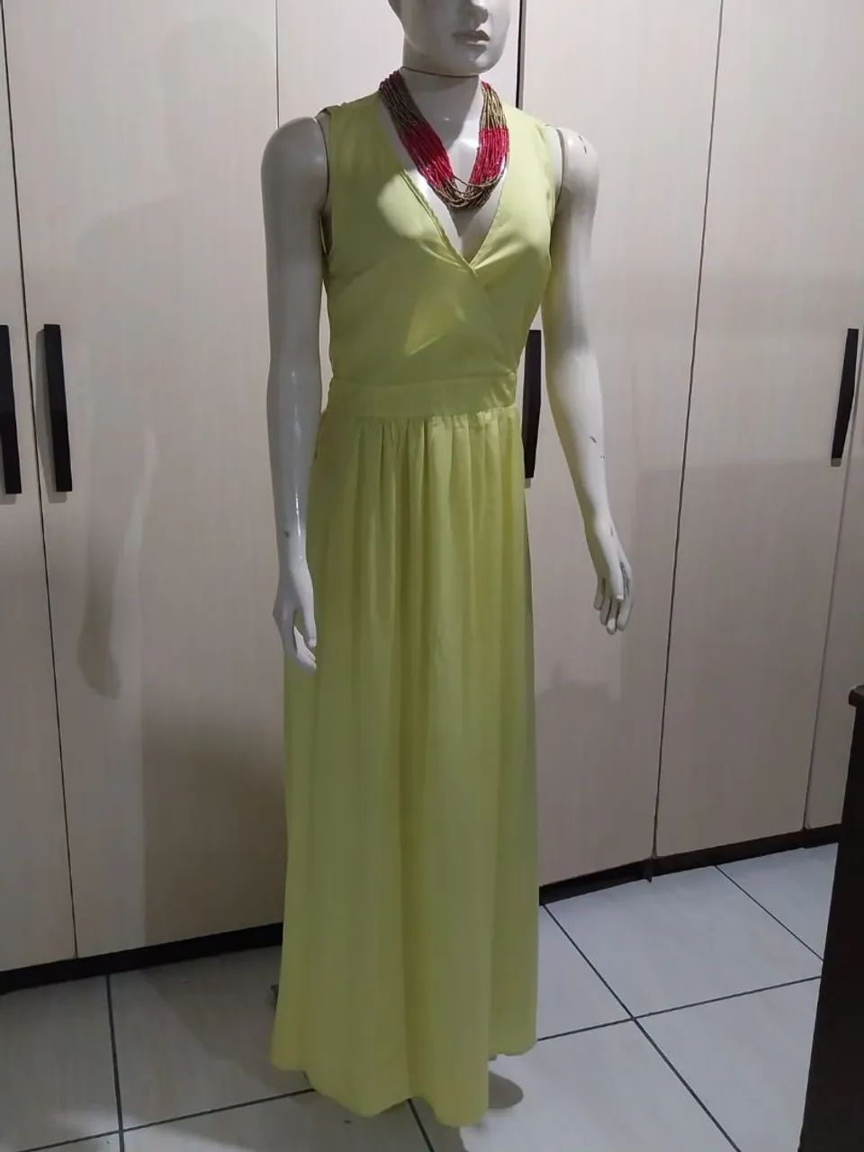 Vestido Longo Amarelo Elegante