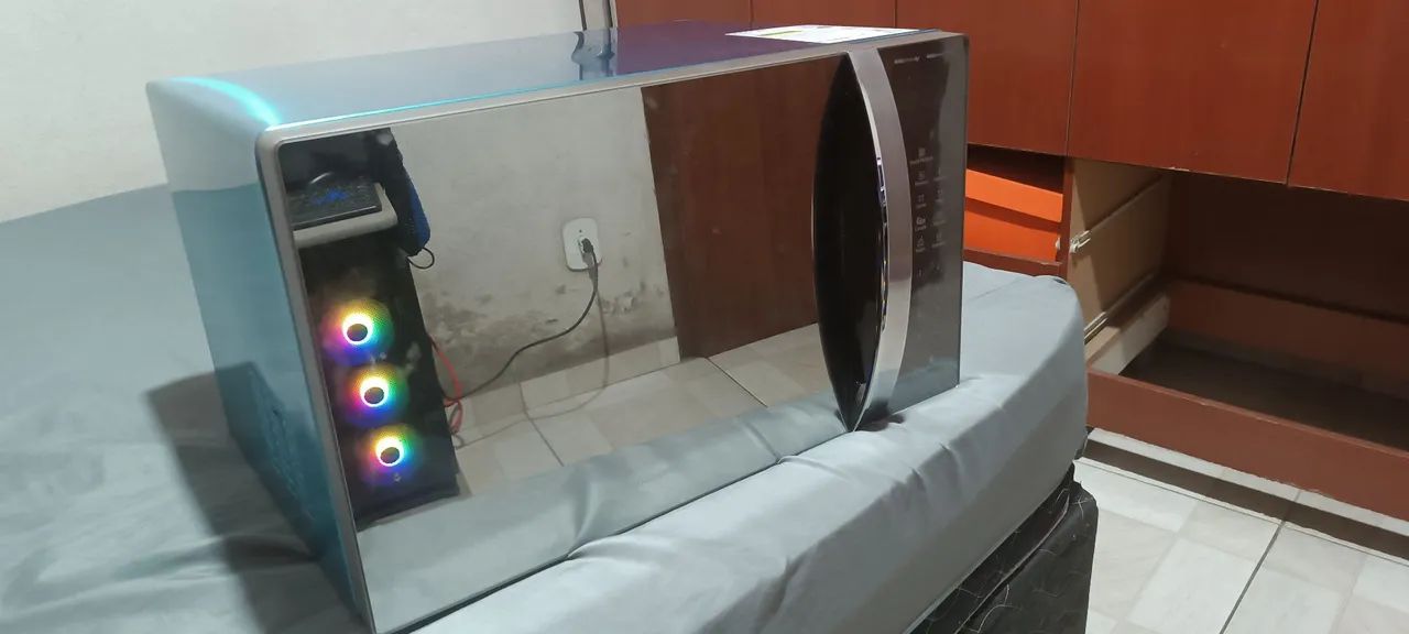 Micro-ondas Philco com design moderno