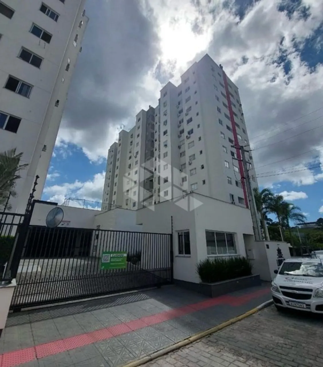 Alugo Apartamento(com imobiliaria)2,300 OBS:ESTA COM IMOBILIARIAS *