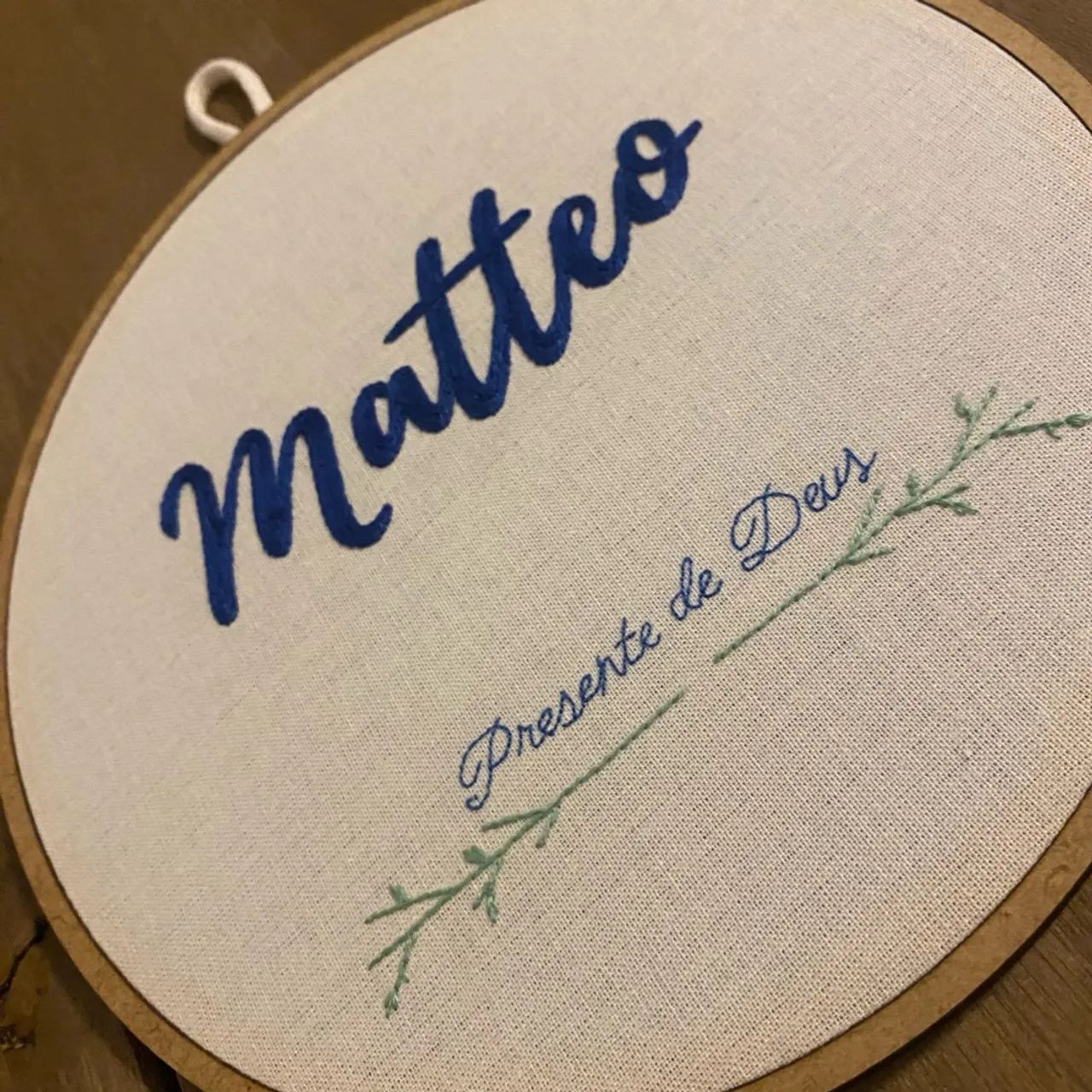 Quadro bastidor bordado Matteo presente de Deus - Foto 2