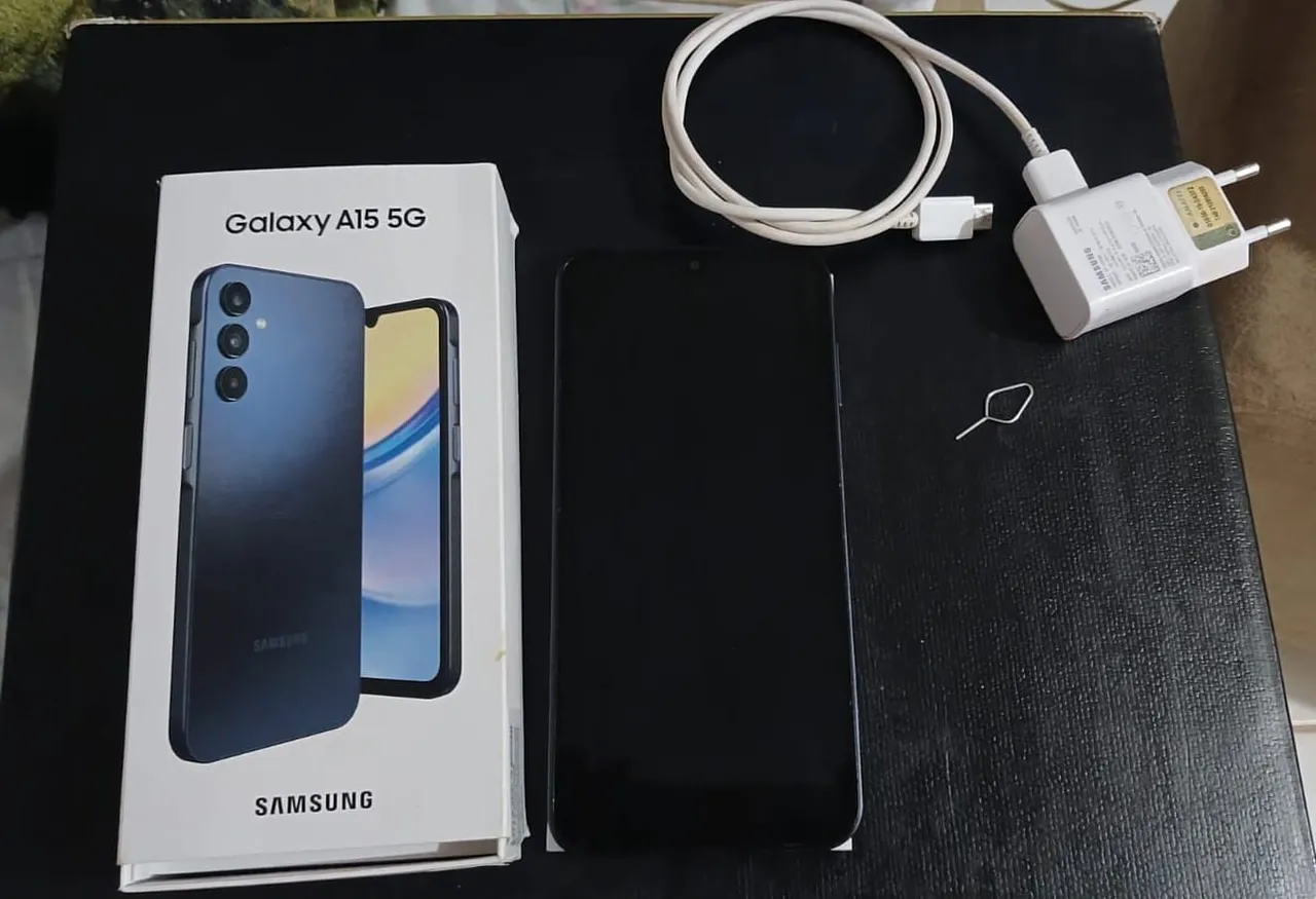Samsung Galaxy A15 256 GB/ 8 GB RAM.