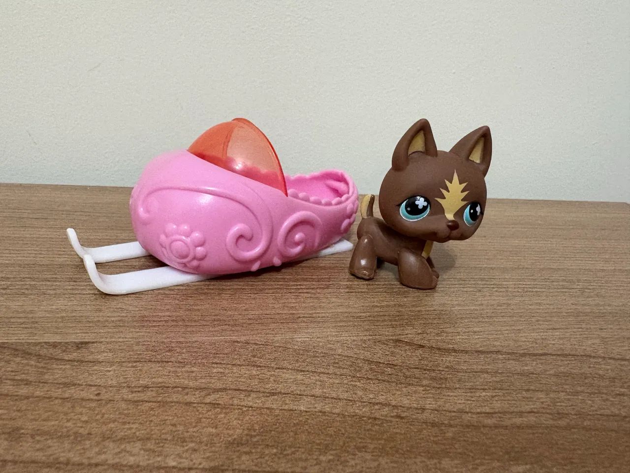 Cachorrinho com trenó Littlest Pet Shop 