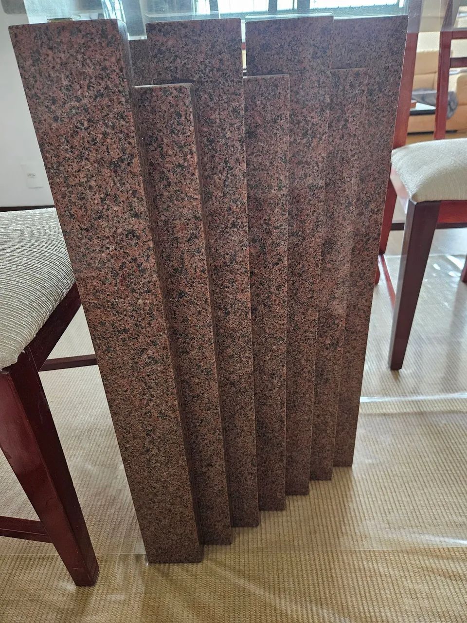 Elegante mesa de vidro com base em granito - 8 lugares - Foto 5