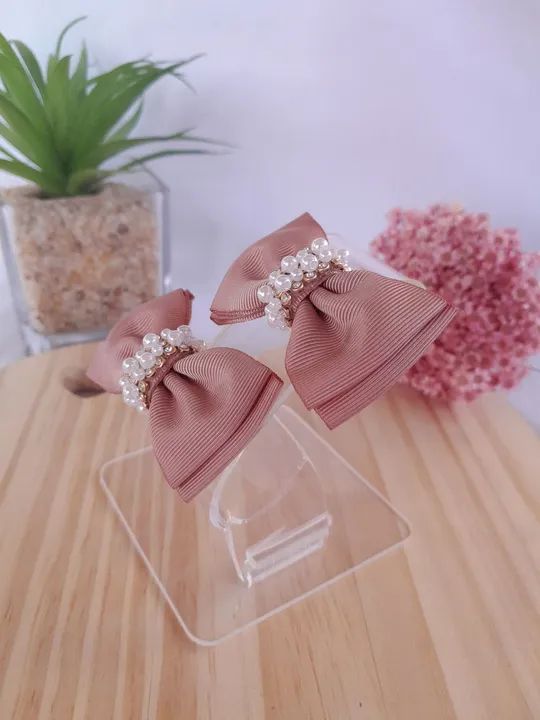 PAR DE LAÇO P/ CRIANÇAS COM PÉROLAS & STRASS - Foto 3