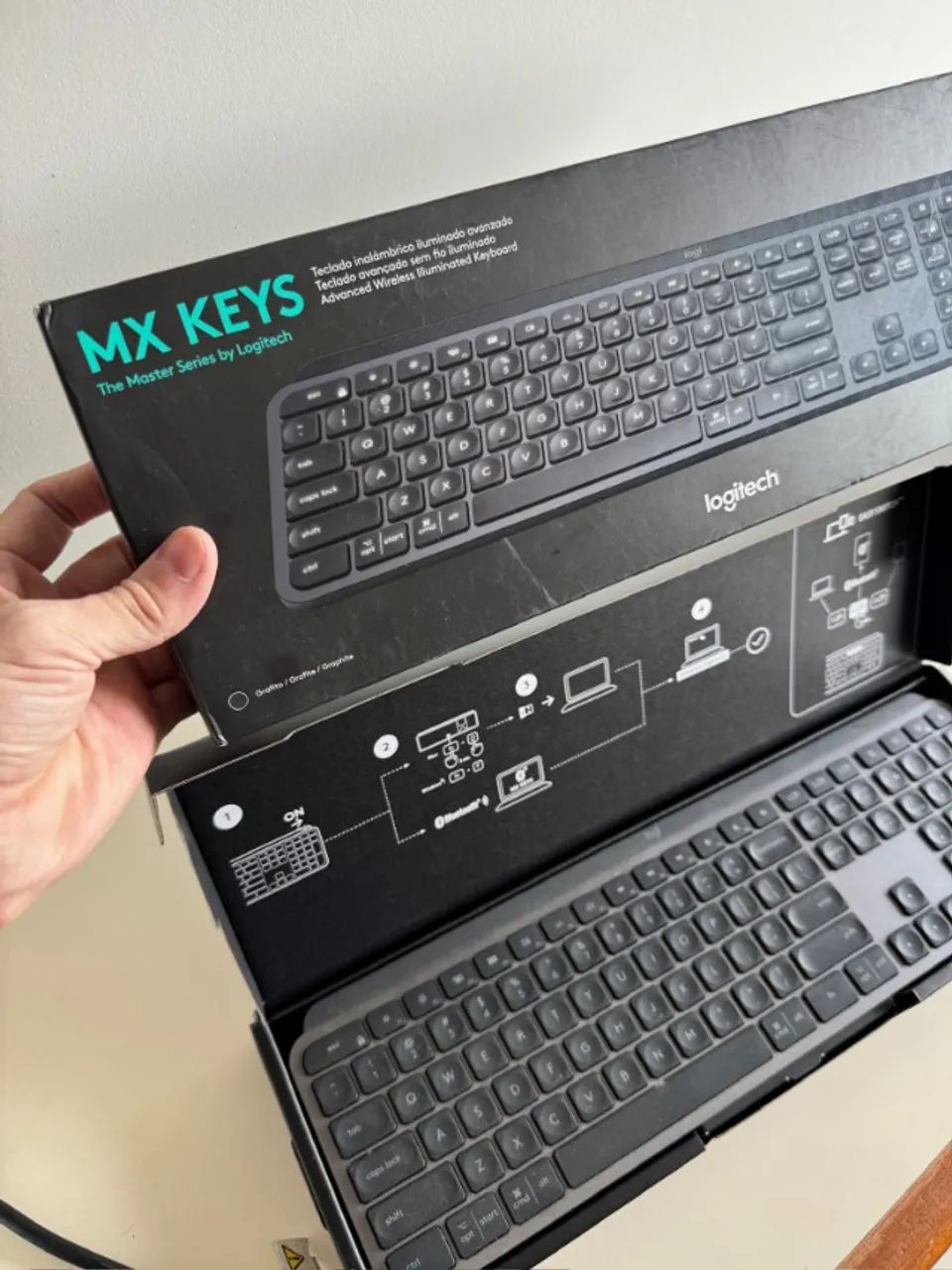 Teclado Logitech Wireless Iluminado - Novo
