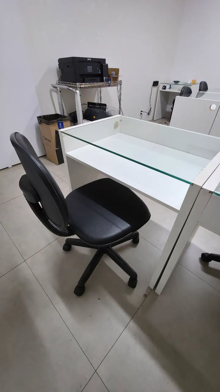 Mesas e cadeiras 