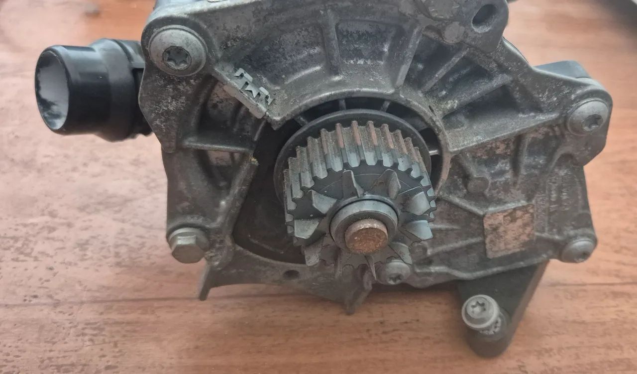 Bomba De Agua Audi A3/a4/a5/a6/q2/q7 2016 F56777612 original no estado - Foto 2