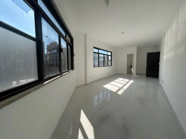 Excelente Sala Comercial na Praça Seca - Foto 2