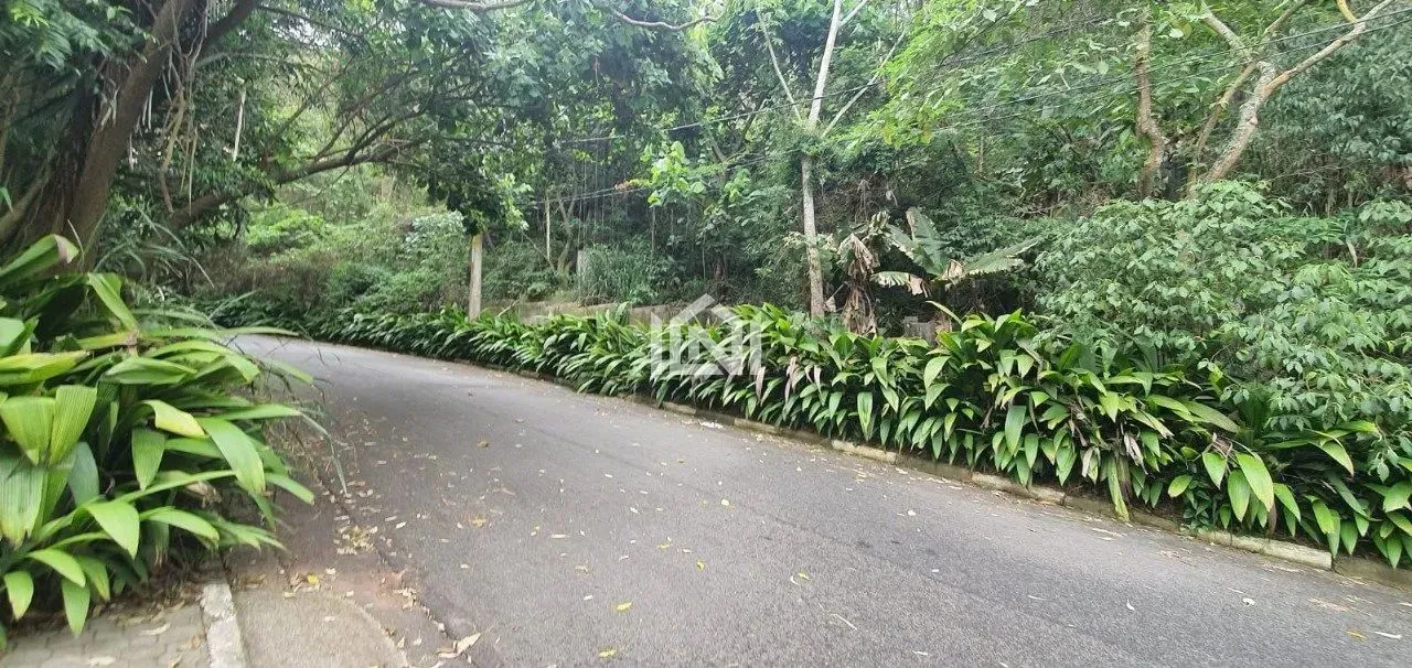 Terreno à venda no condomínio Parque Primavera na Granja Viana