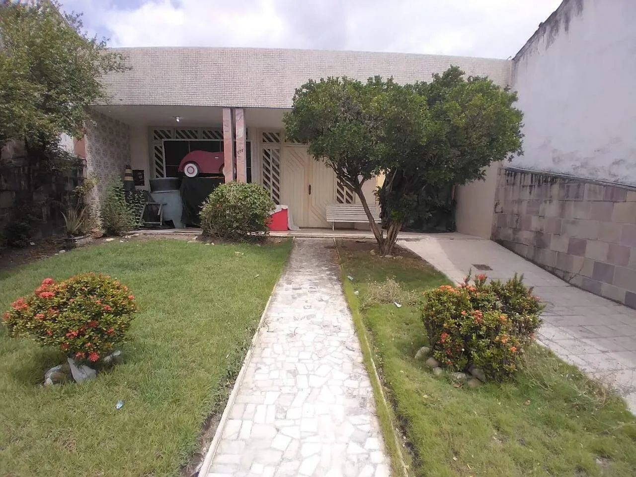 CASA PRÓXIMA À PRAÇA TOBIAS BARRETO