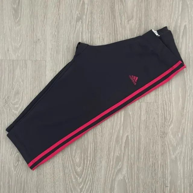 calça adidas corsário tamanho g cinza com listras rosas - Foto 2