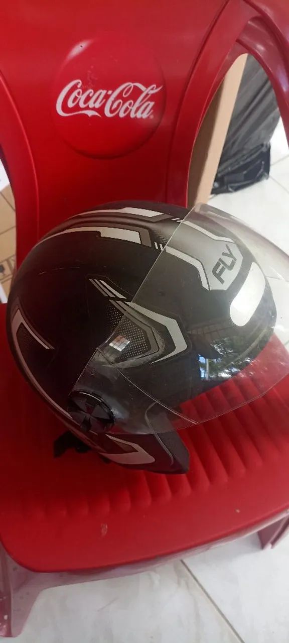 2 Capacetes semi novos