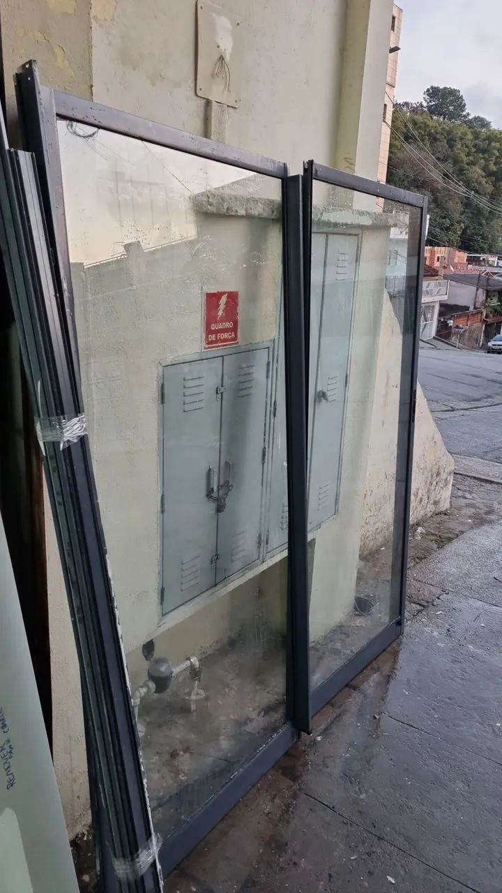 Porta Balcão Linha gold e vidro Laminado de 10mm