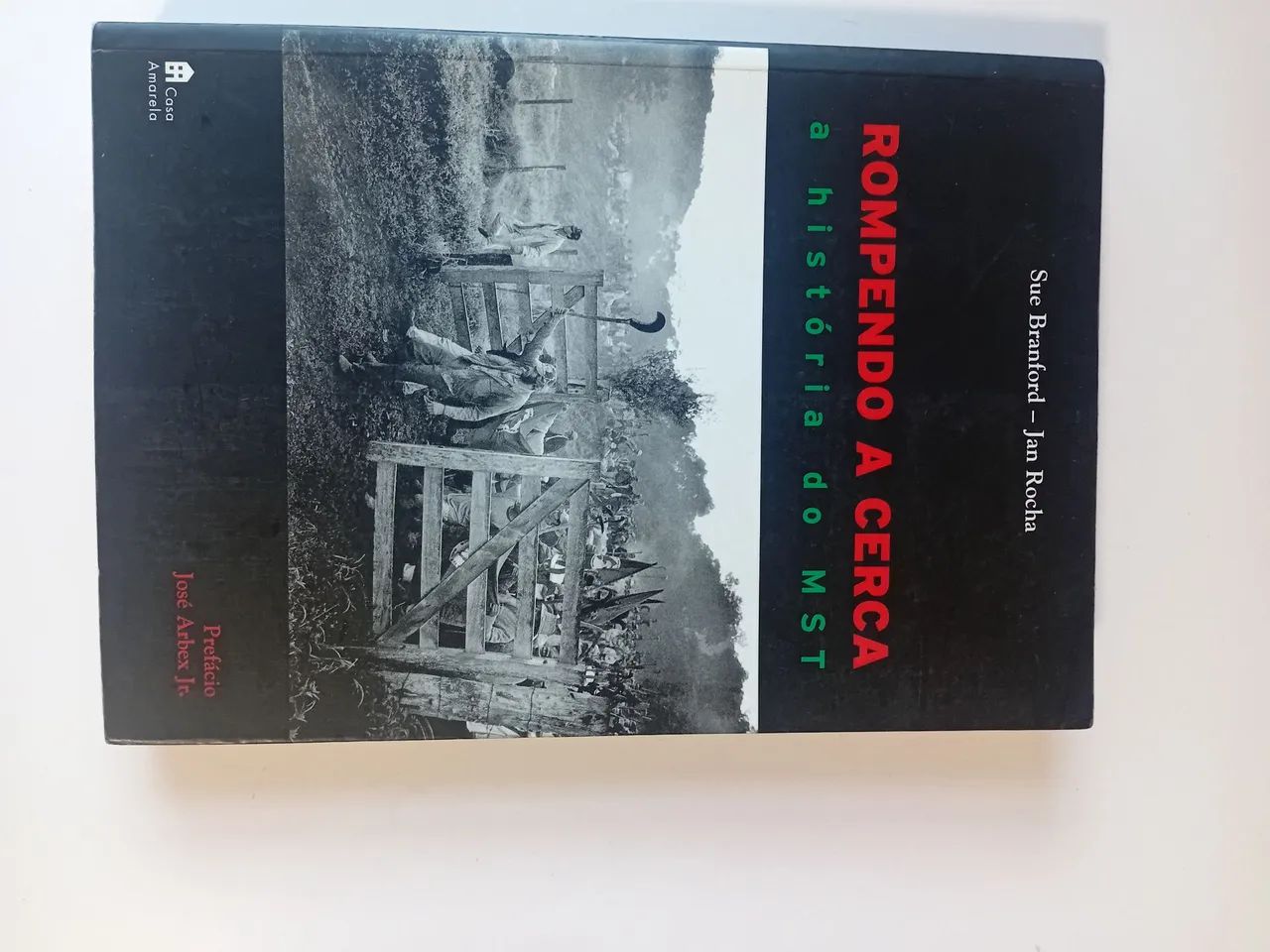 Rompendo a cerca - a história do MST