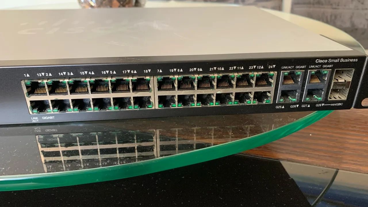 Switch Cisco SG300-28 / 28-Port Gigabit Managed Switch - Foto 4