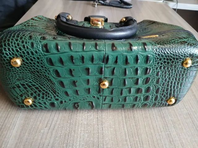 BOLSA FEMININA COURO VERDE CROCO COM PRETO  SEMI-NOVA - Foto 3