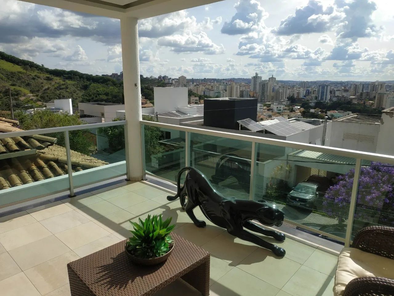 Casa de condomínio fechado Fazenda da Serra, Castelo a venda possui 200 m² com 4 quartos e