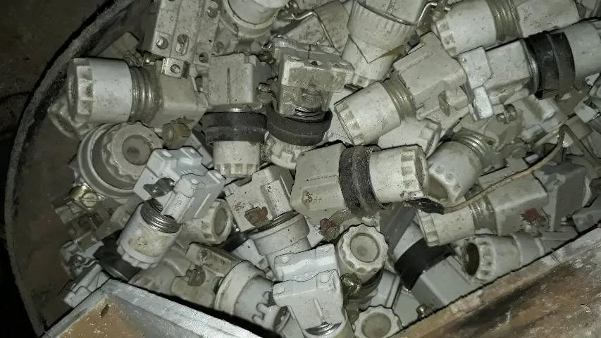 ENGRENAGENS-ROLAMENTOS-MANCAIS-MATERIAL ELÉTRICO (NÃO É SUCATA) É DE DESMANCHE DE MAQUINAS - Foto 6