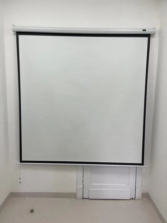 Tela de Projeção Manual 97 polegadas marca Multilaser