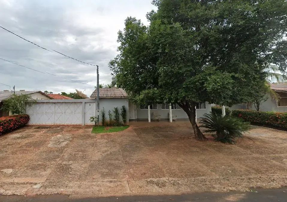 Casa c/ 676m² em São Simão/GO