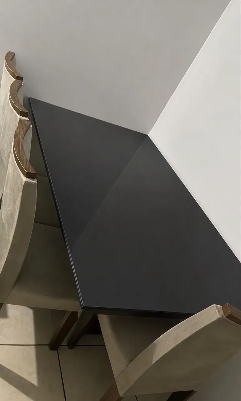 MESA COM 6 CADEIRAS 