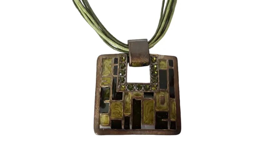 Colar de Cordão Verde Quadrada 