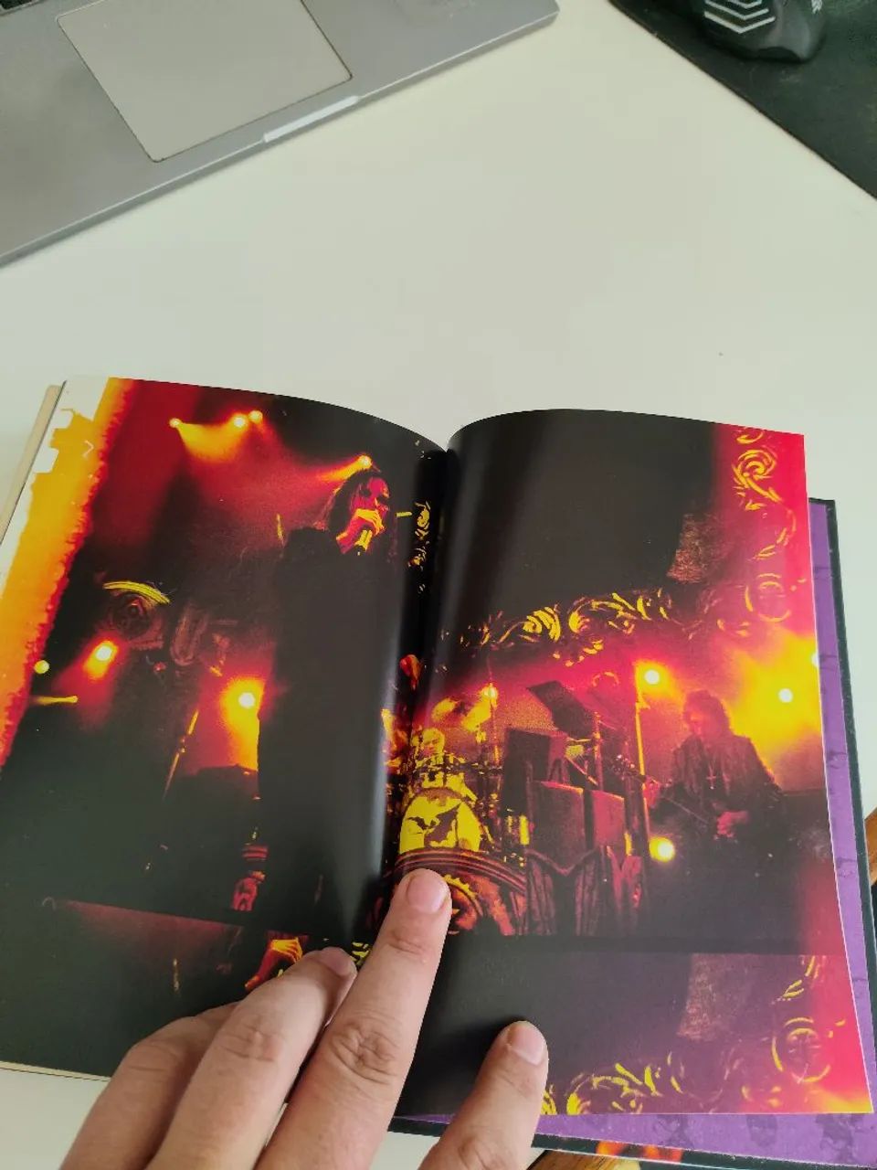 Vendo livro Brack Sabbath - Foto 4