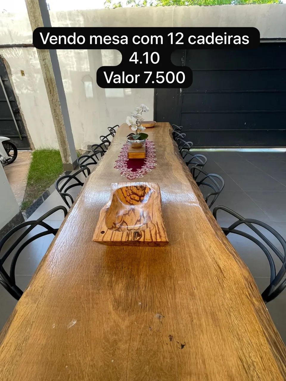 Vendo mesa madeira 4.10 oportunidade com 12 cadeiras  - Foto 2