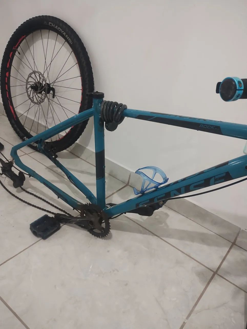 Quadro de bicicleta 29 com algumas peças inclusas.  - Foto 3