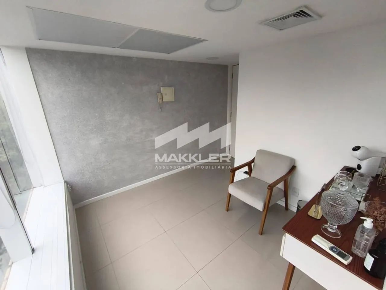 Sala Comercial com 26 m2 Condominio A5