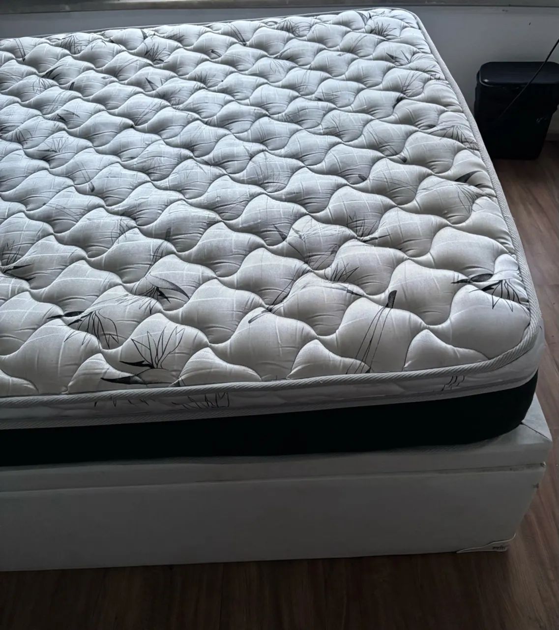 Cama box com colchão 