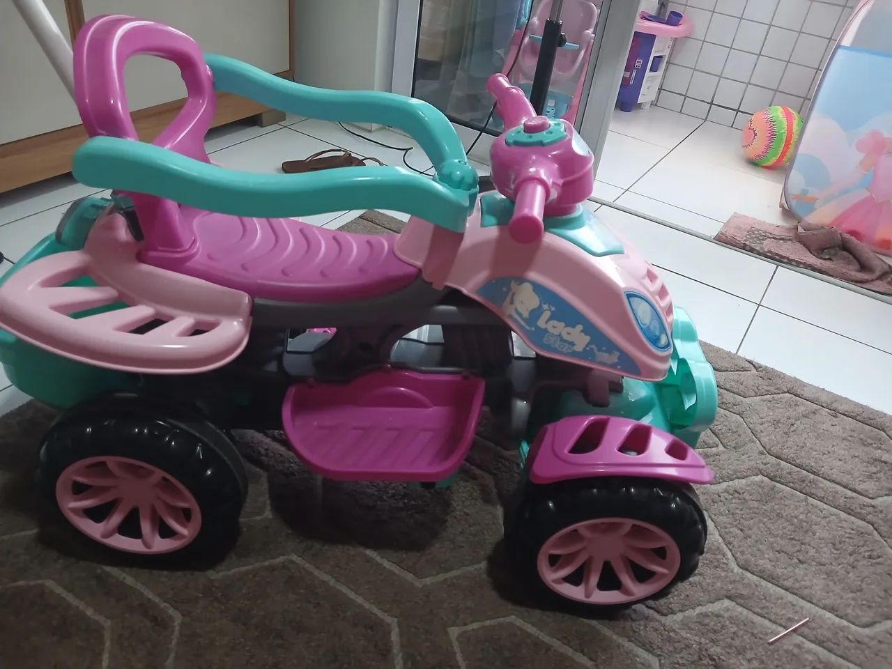Carrinho para brincar com o bebê 