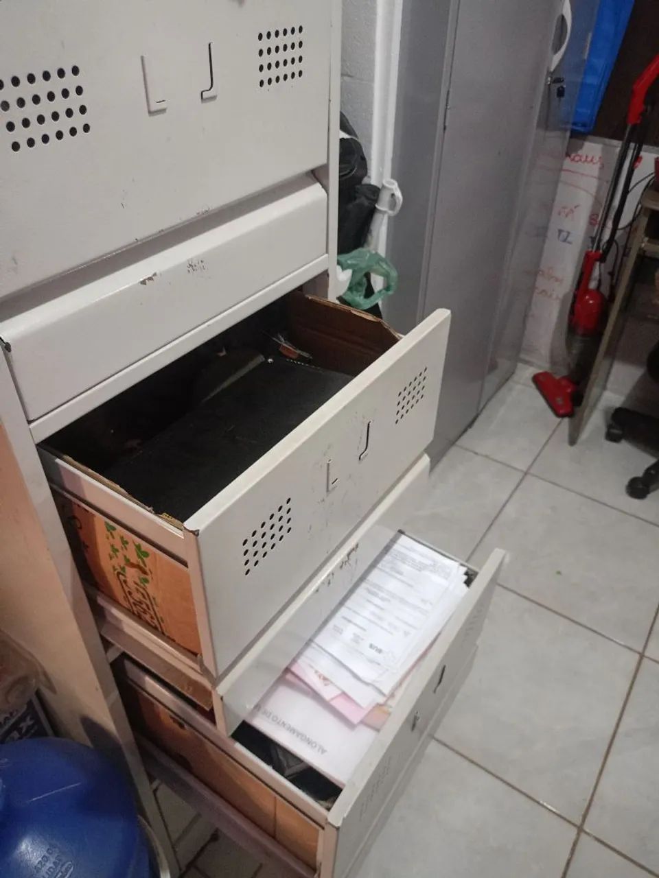 Armário de aço com 4 gavetas - Foto 2