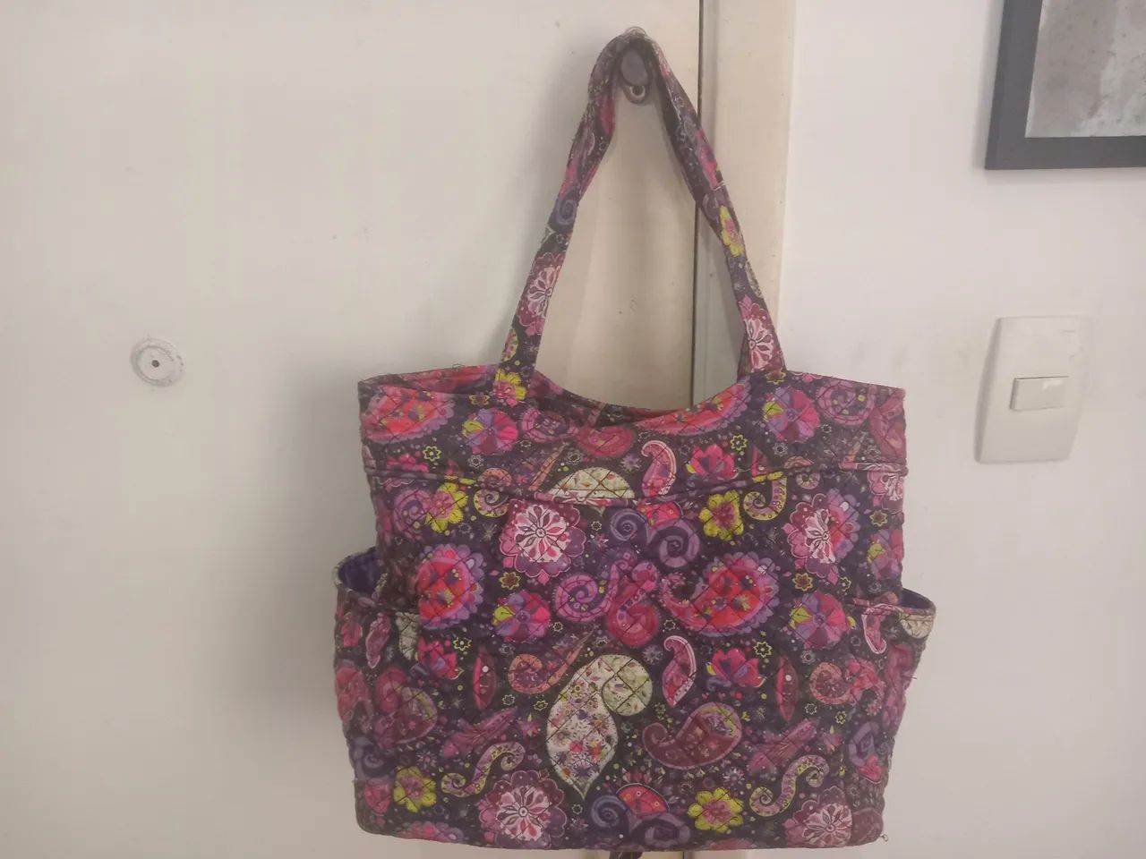 Bolsa estampada acolchoada com forro de cetim da marca Ana Viegas