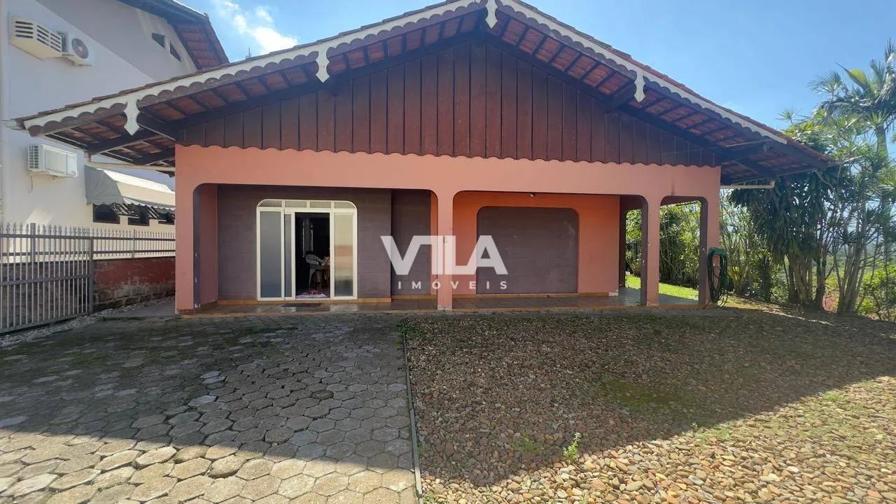 UMA CASA PARA VIVER BEM, COM ESPAÇO, TRANQUILIDADE E MUITO POTENCIAL.