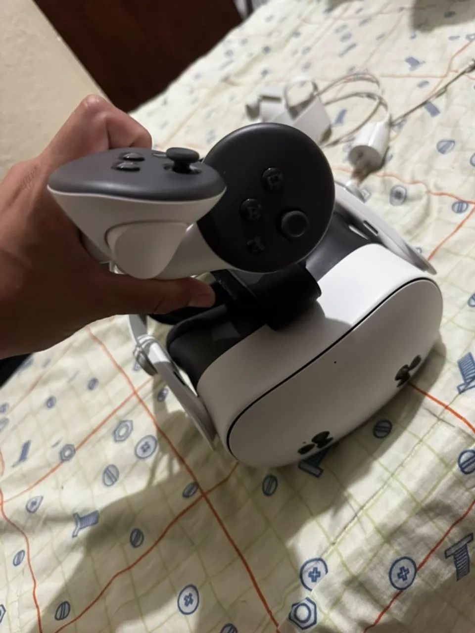 OCULOS VR QUEST 3S com suporte e bateria extra