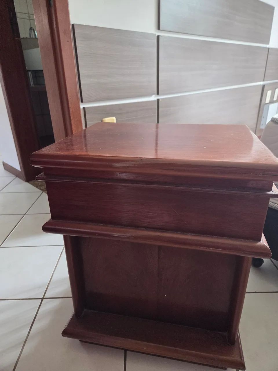 Mesa cabeceira Vintage madeira maciça de lei - Foto 2