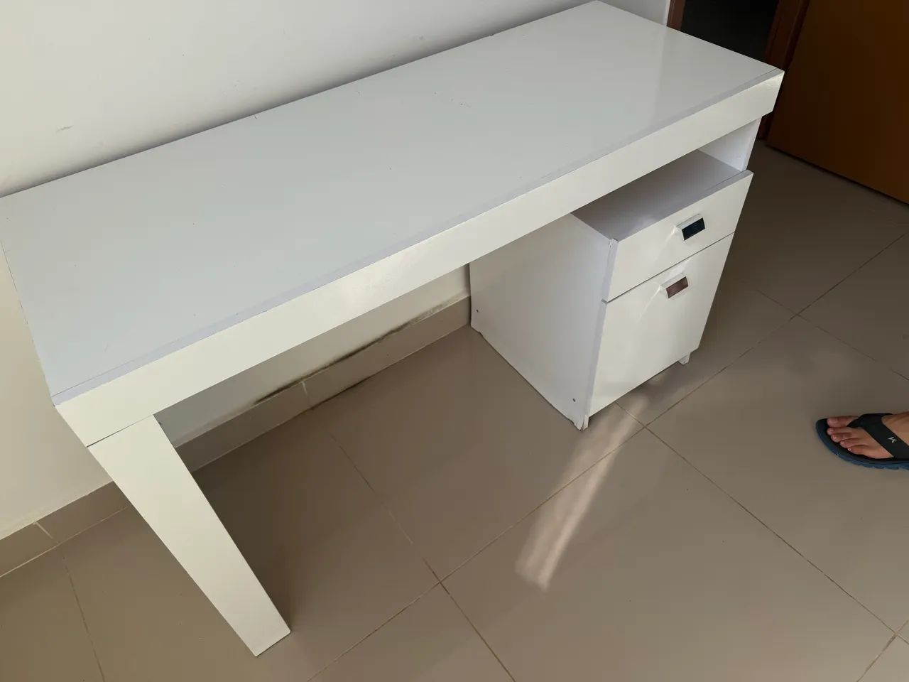 Escrivaninha semi nova 