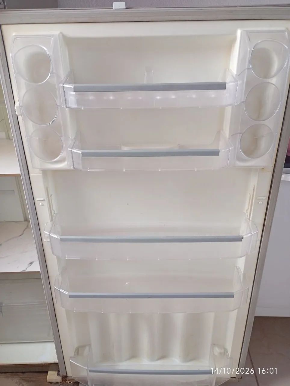 Geladeira com defeito 
