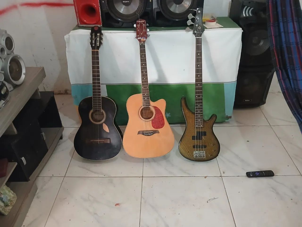 VENDO 2 VIOLÃO E 1 CONTRABAIXO 