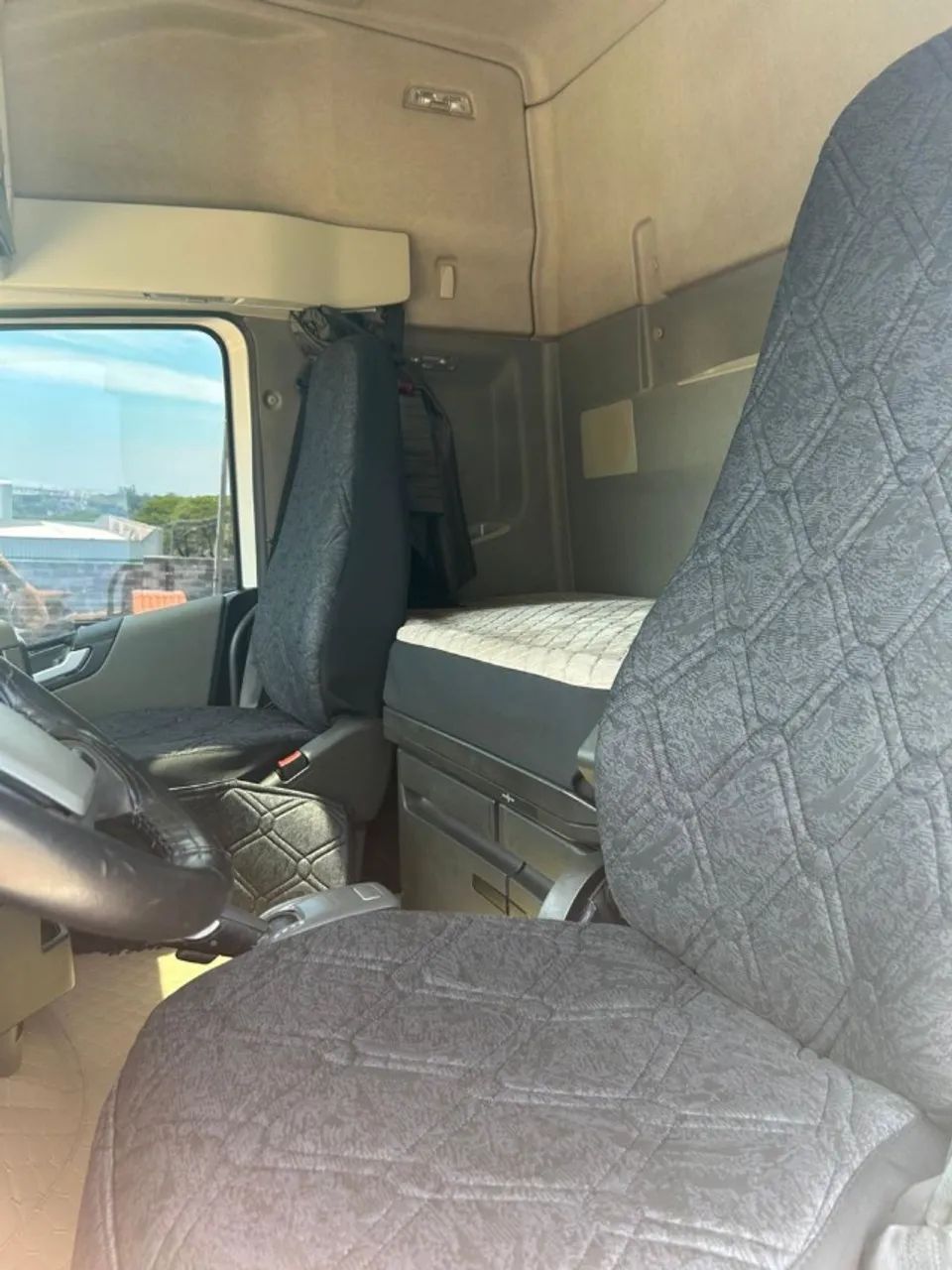 Caminhão Volvo Fh 460 Globetrotter I-Shift 6x4 - 2017 - Foto 3