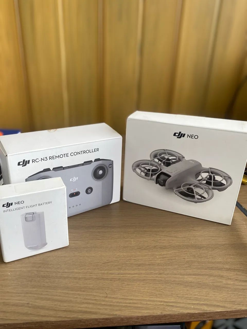 Drone DJI Neo Fly More Combo cor cinza ( duas baterias e controle)