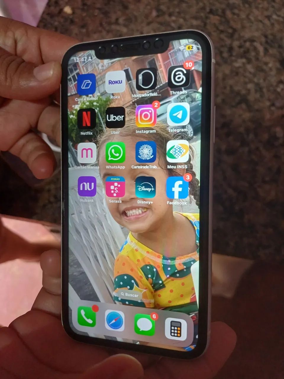Vende-se iPhone 11 normal. 64 Giga. Saúde de bateria 81%. R$ 900,00.